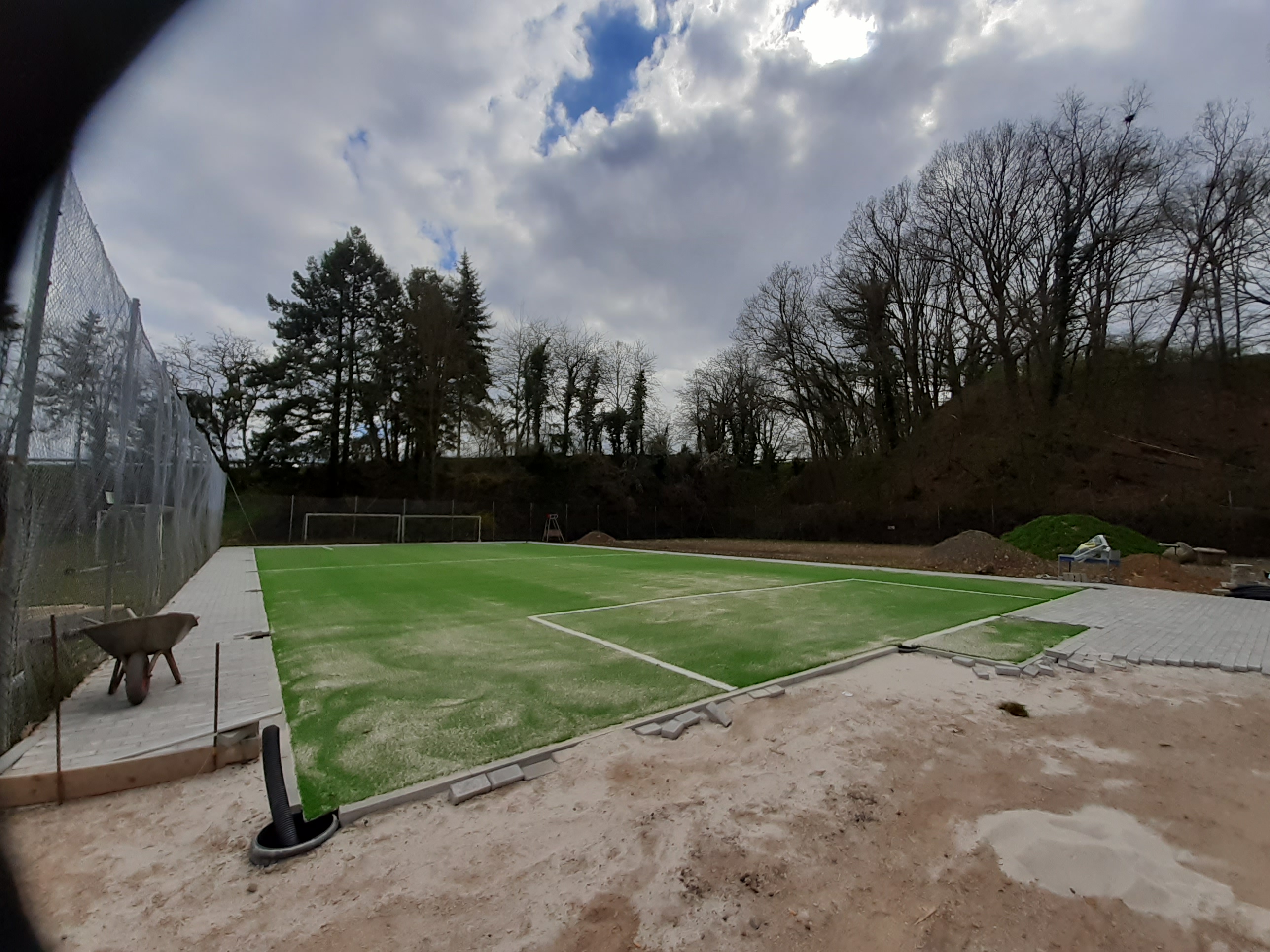 Multiplatz fast fertig